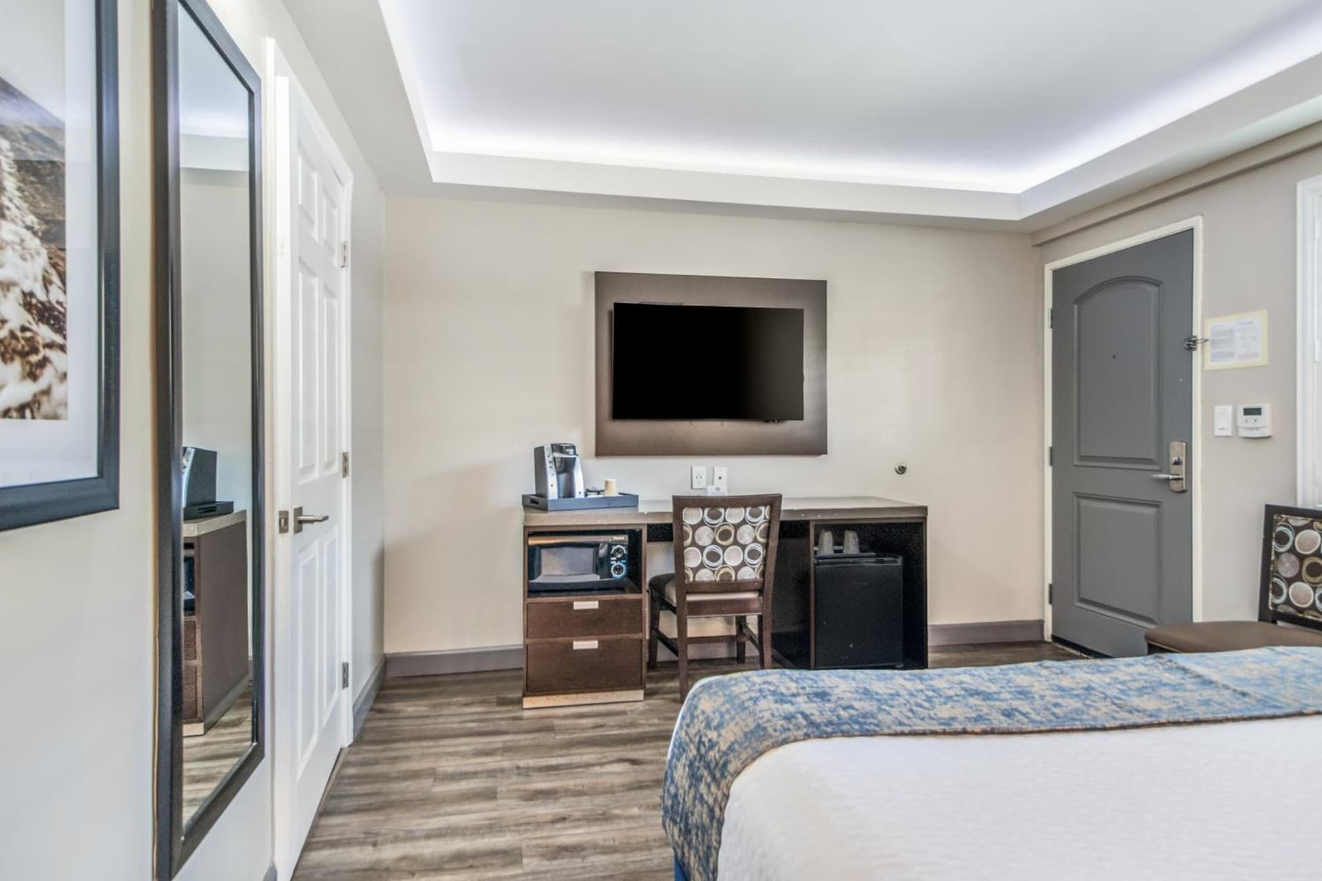 Inn at 50 - Long Beach Convention Center