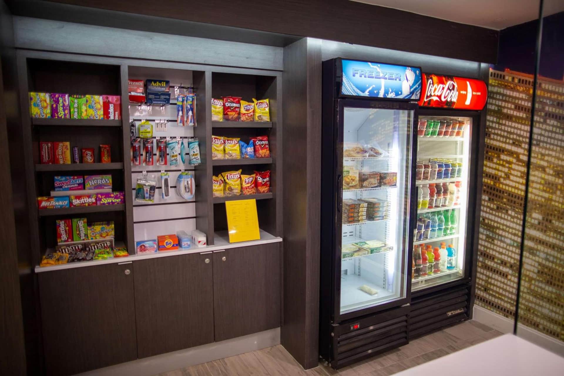 La Quinta Inn & Suites by Wyndham Houston East at Normandy