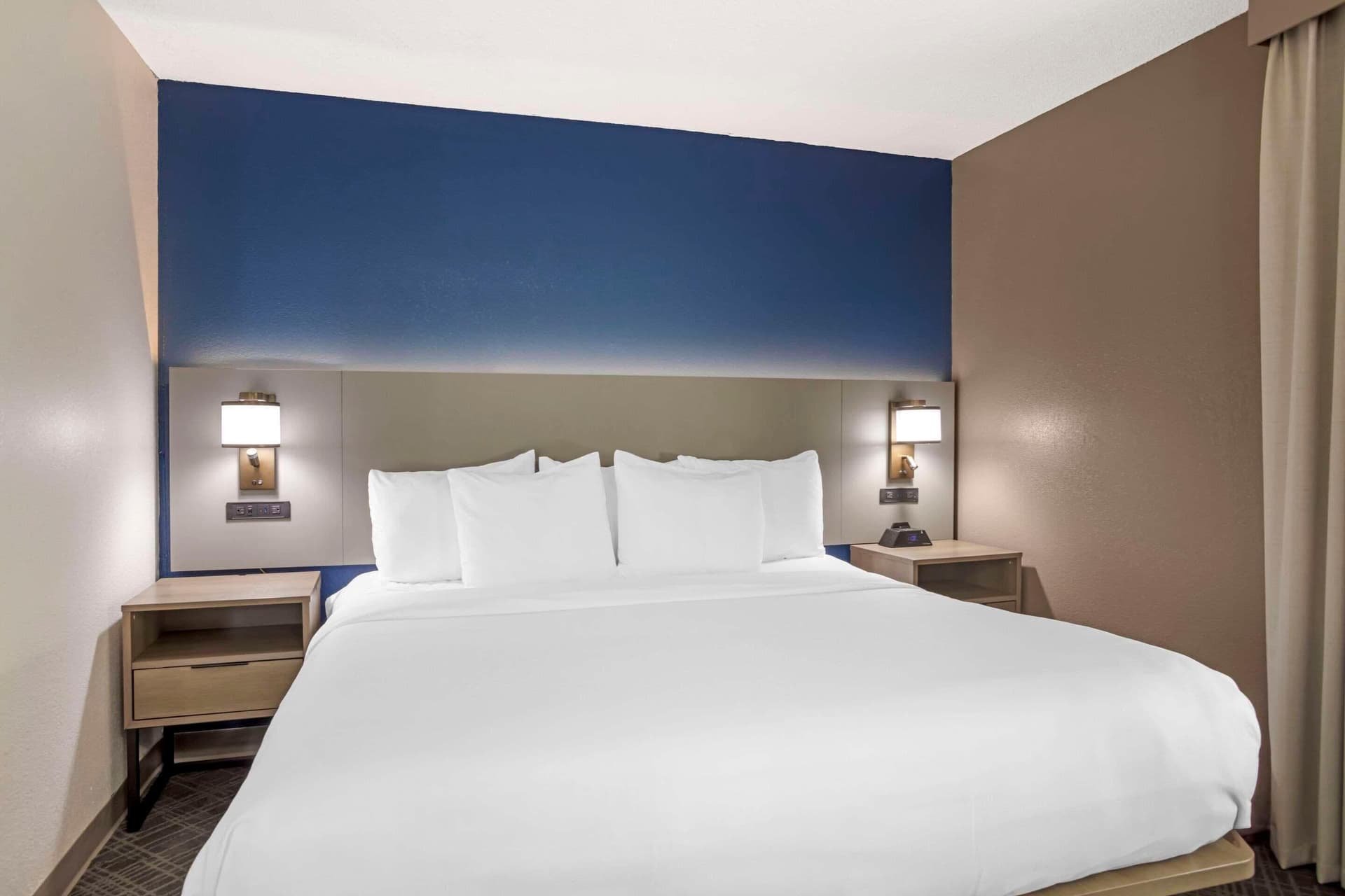 Comfort Suites Nashville Airport - BNA