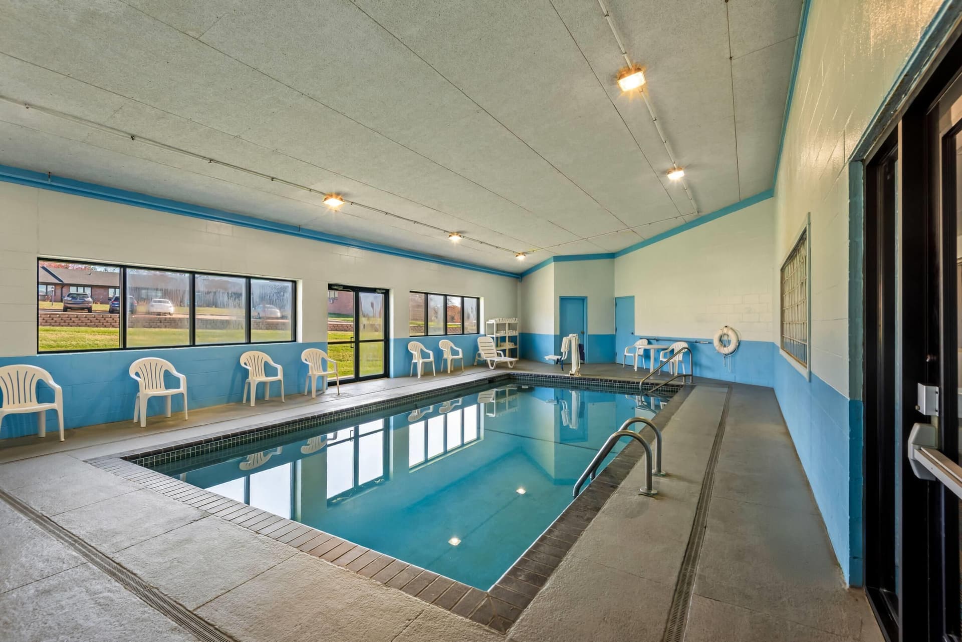 Days Inn & Suites by Wyndham Des Moines Airport