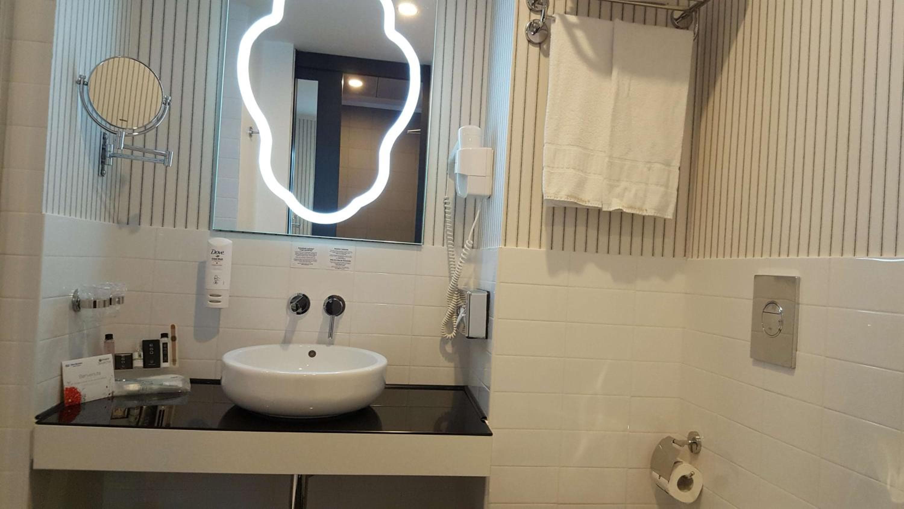 Best Western Premier Hôtel CHC Airport