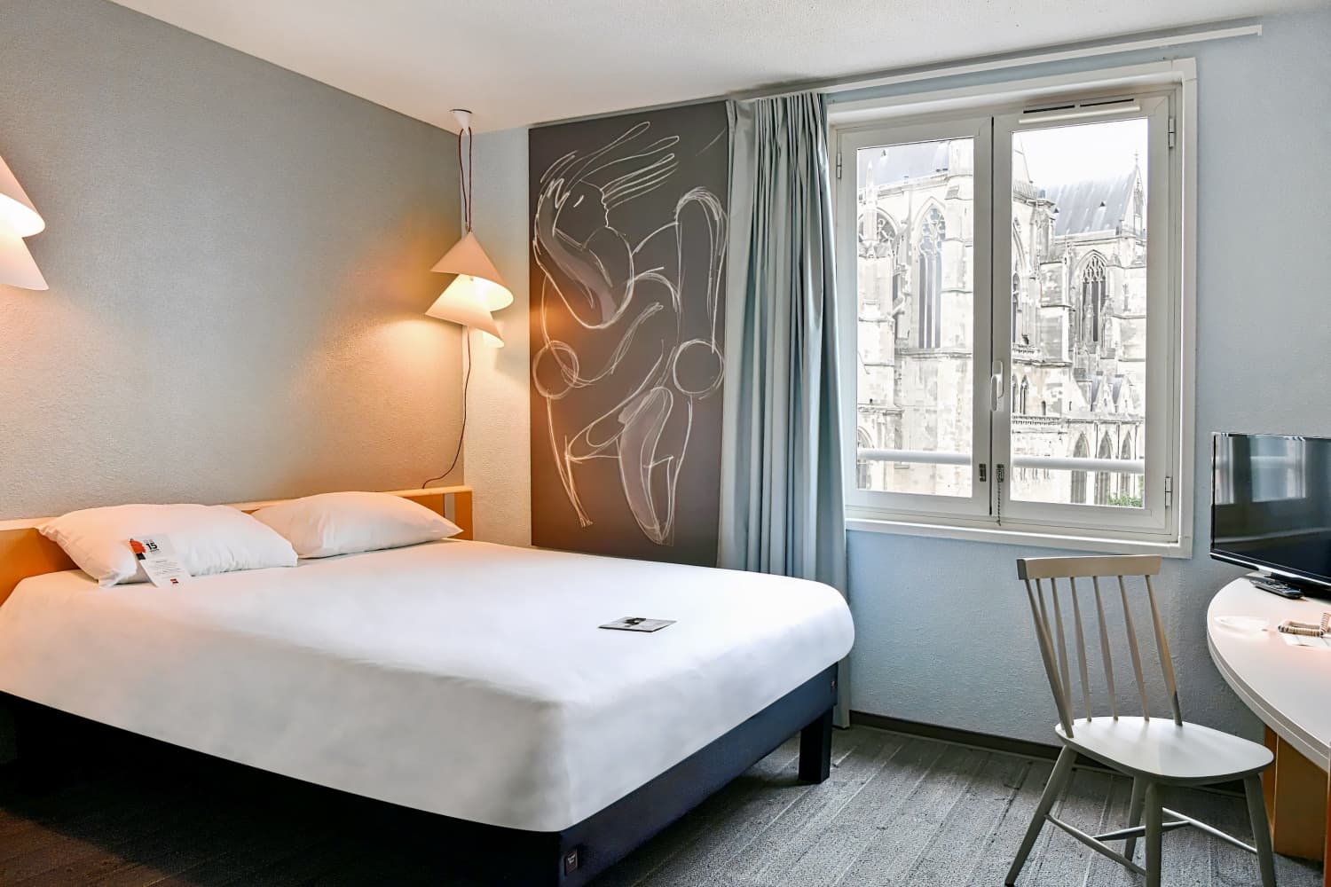 ibis Saint Quentin Basilique