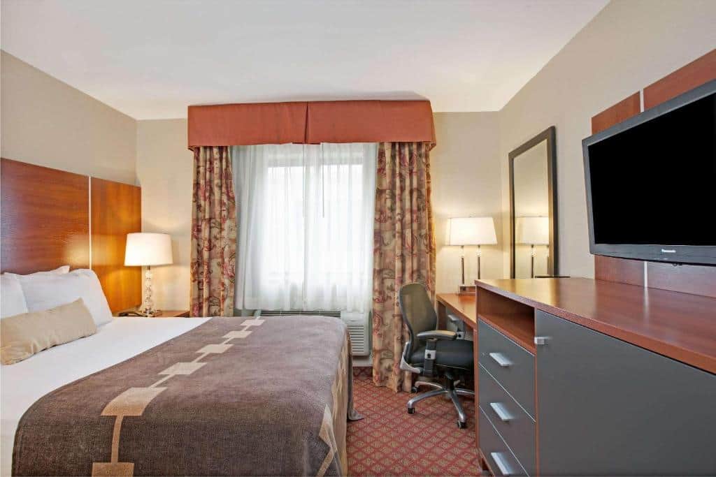 Ramada Staten Island Hotel