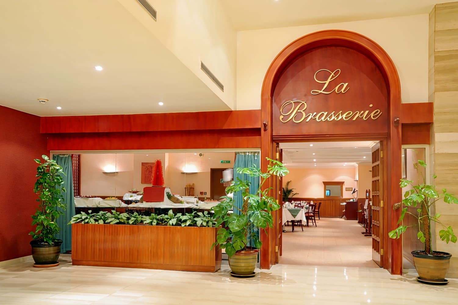 Mercure Grand Hotel Doha City Centre