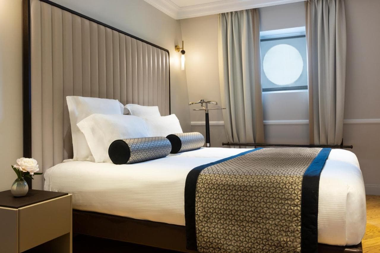 La Clef Tour Eiffel Paris by The Crest Collection