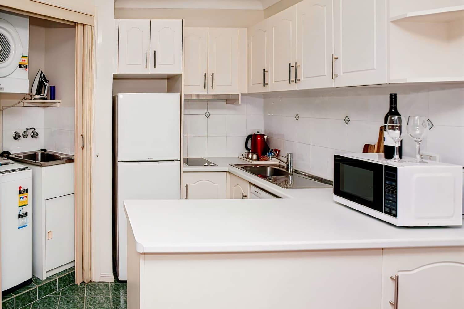 Pegasus Motor Inn & Serviced Apartments